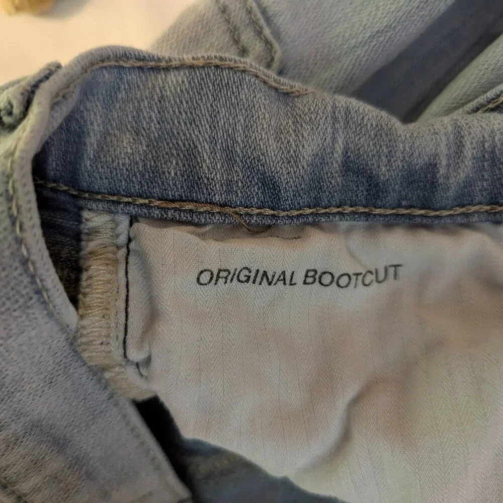 7 For All Mankind Original Bootcut Light Wash Size 26 *Stain? - Picture 10 of 16